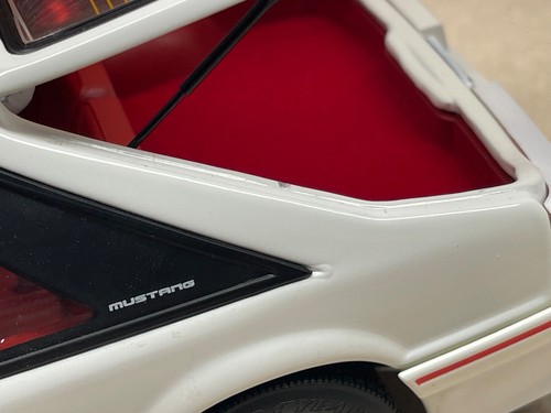 1/18 GMP 1988 Ford Mustang GT White Red Interior 19001 Blemished LPD EXCL #303 - Picture 10 of 16