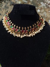 Collana Con Gocce Di Perle E Orecchini Maching/Rubino E Verde Smeraldo