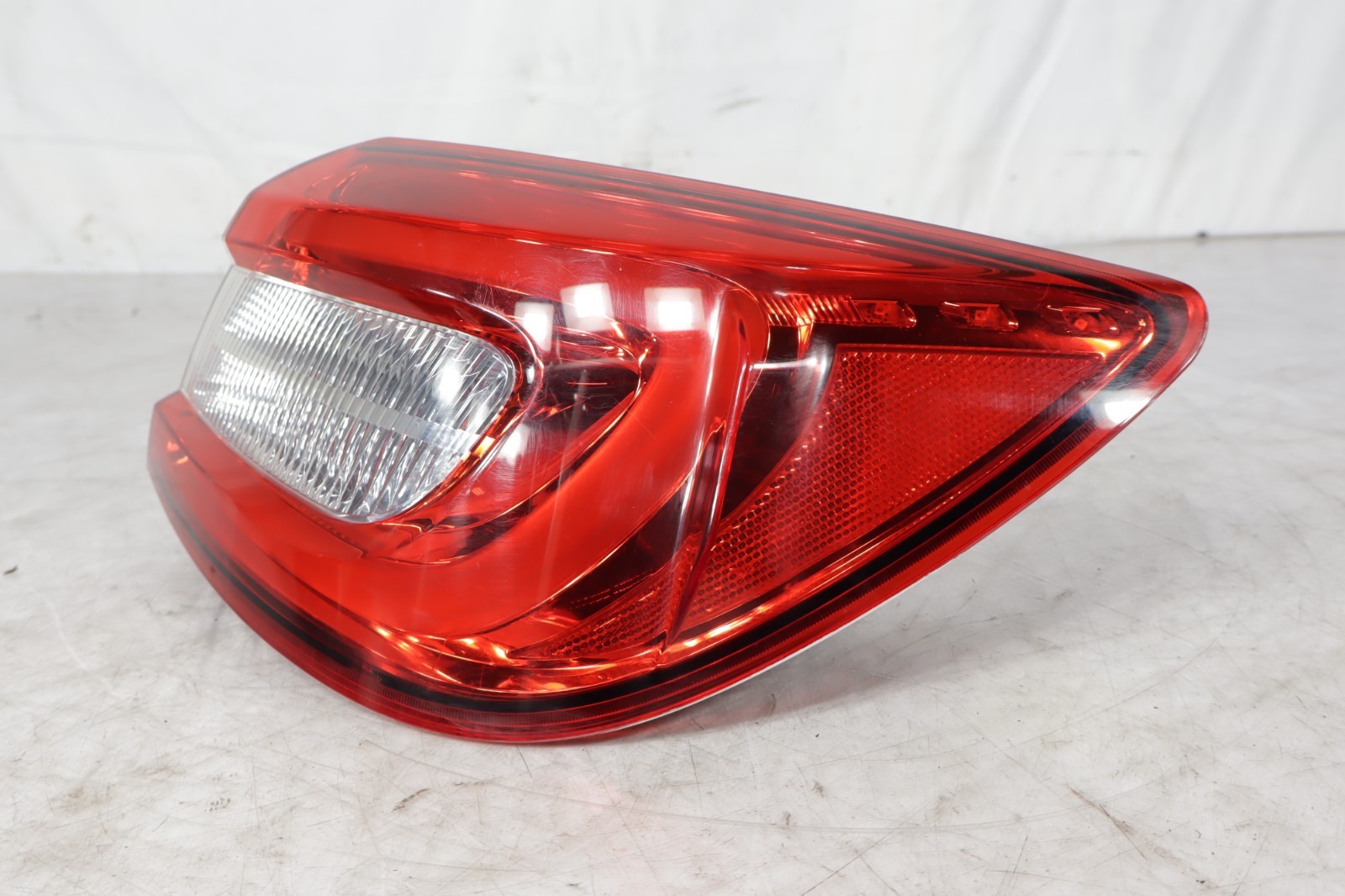 14-20 Maserati Quattroporte M156 Right Outer Taillight Lamp LED Passenger Side