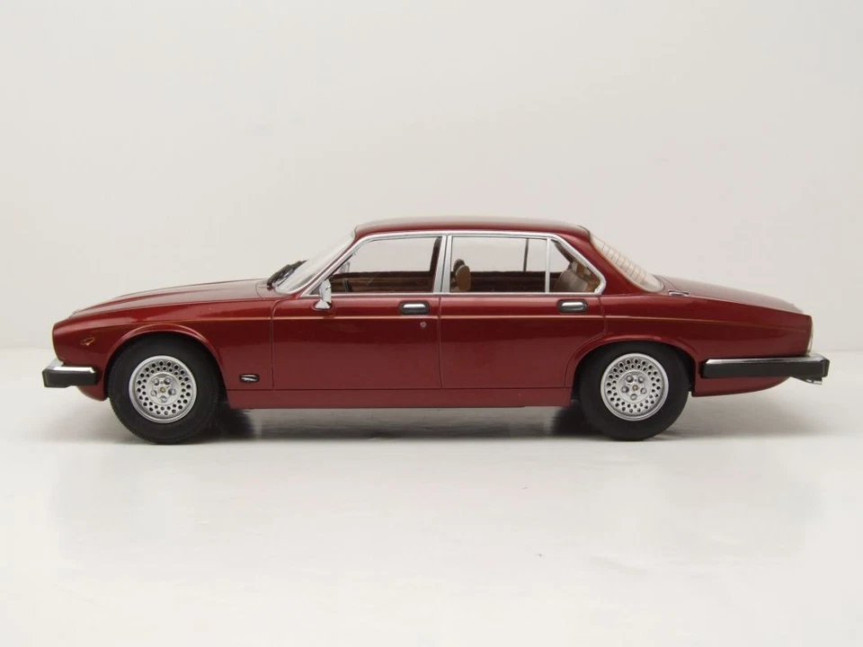 Jaguar XJ Series III 1979 dunkelrot Modellauto 1:18 MCG - Bild 3 von 4
