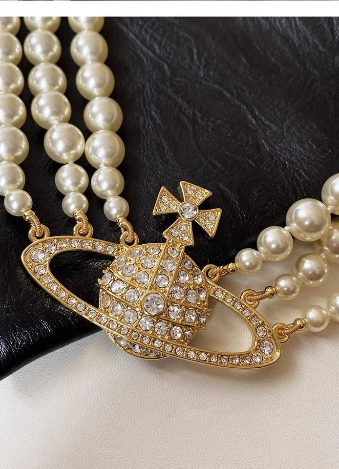 Collar Gargantilla Vivienne Westwood Perla Orbe Triple Capa Dorado Usado Foto 2 de 4