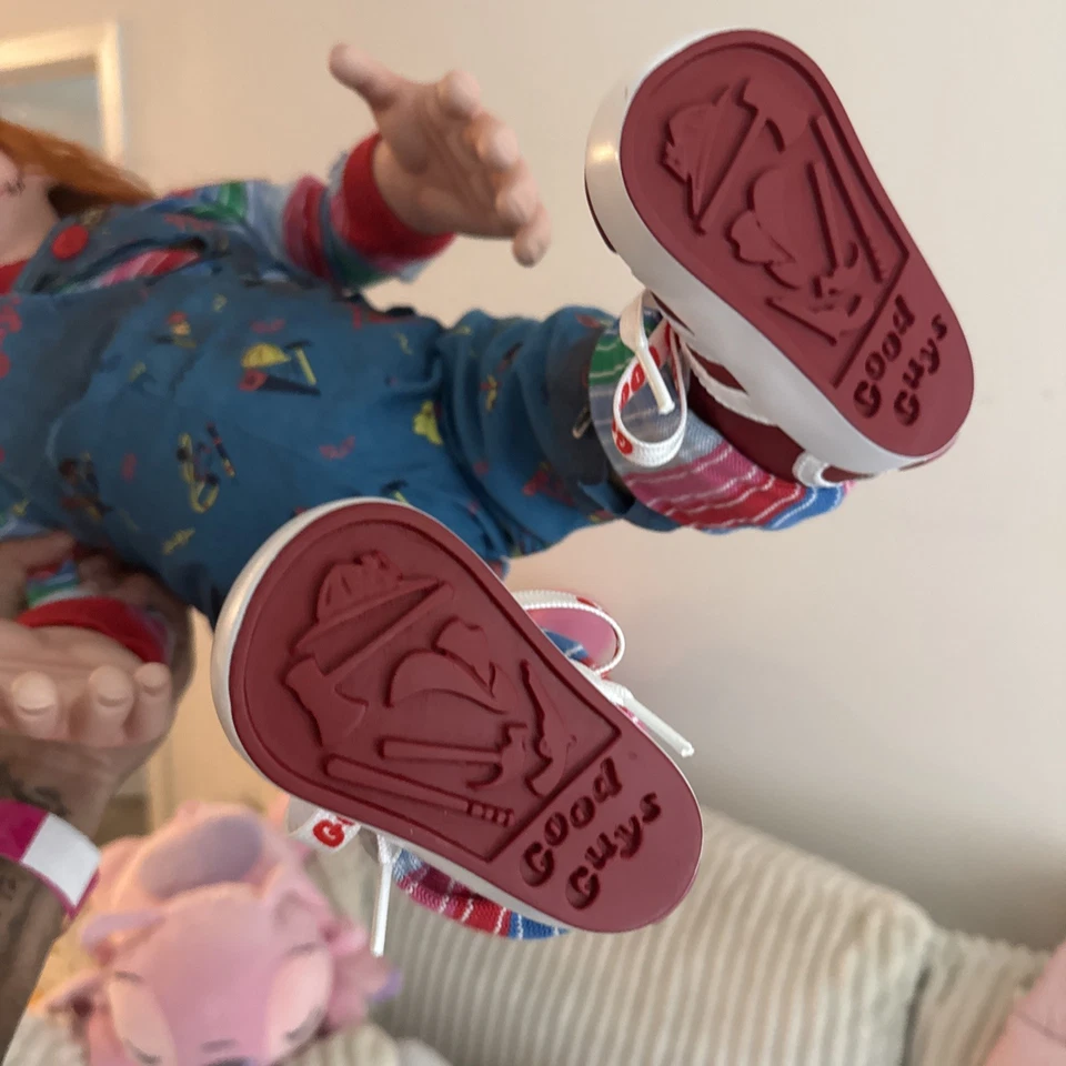 Muñeca réplica Semilla de Chucky Trick or Treat Studios Chucky escala 1:1 tamaño real Foto 4 de 4