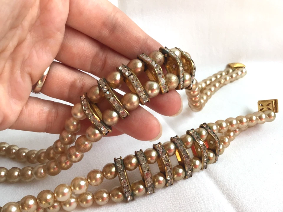 PARURE BIJOUX ANCIEN 1950  BRACELET COLLIER CLIP OREILLE STRASS PERLE COUTURE - Photo 2/4