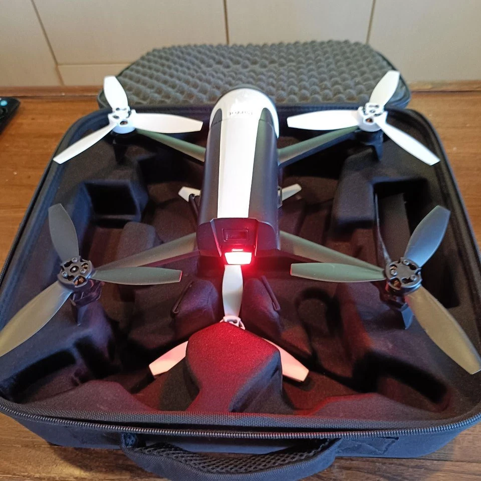 Parrot Bebop 2 Drone With 2 Batteries Case Fpv Hd Camera Lightweight Portable - Image 2 of 4