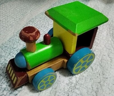 Wooden toy train constructor set with magnetic attachments