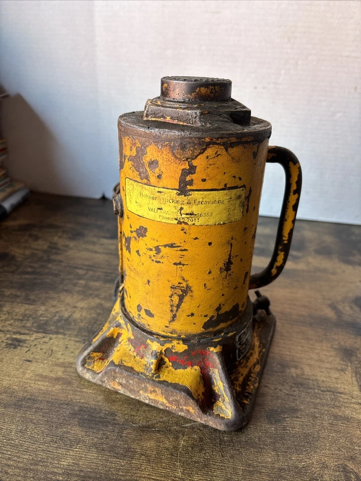 Vintage Blackhawk Jack Mfg 12 Ton Hydraulic Bottle Jack Model No. D8.7 - Image 4 of 4