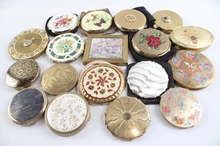Powder Compacts Vintage Assorted Inc Brass Stratton Floral Etc Joblot