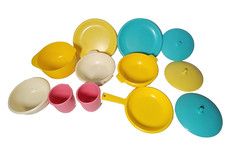 Vintage Little Tykes Kitchen Cookware Set Frying Pan Pot Plates Cups 12 Pieces
