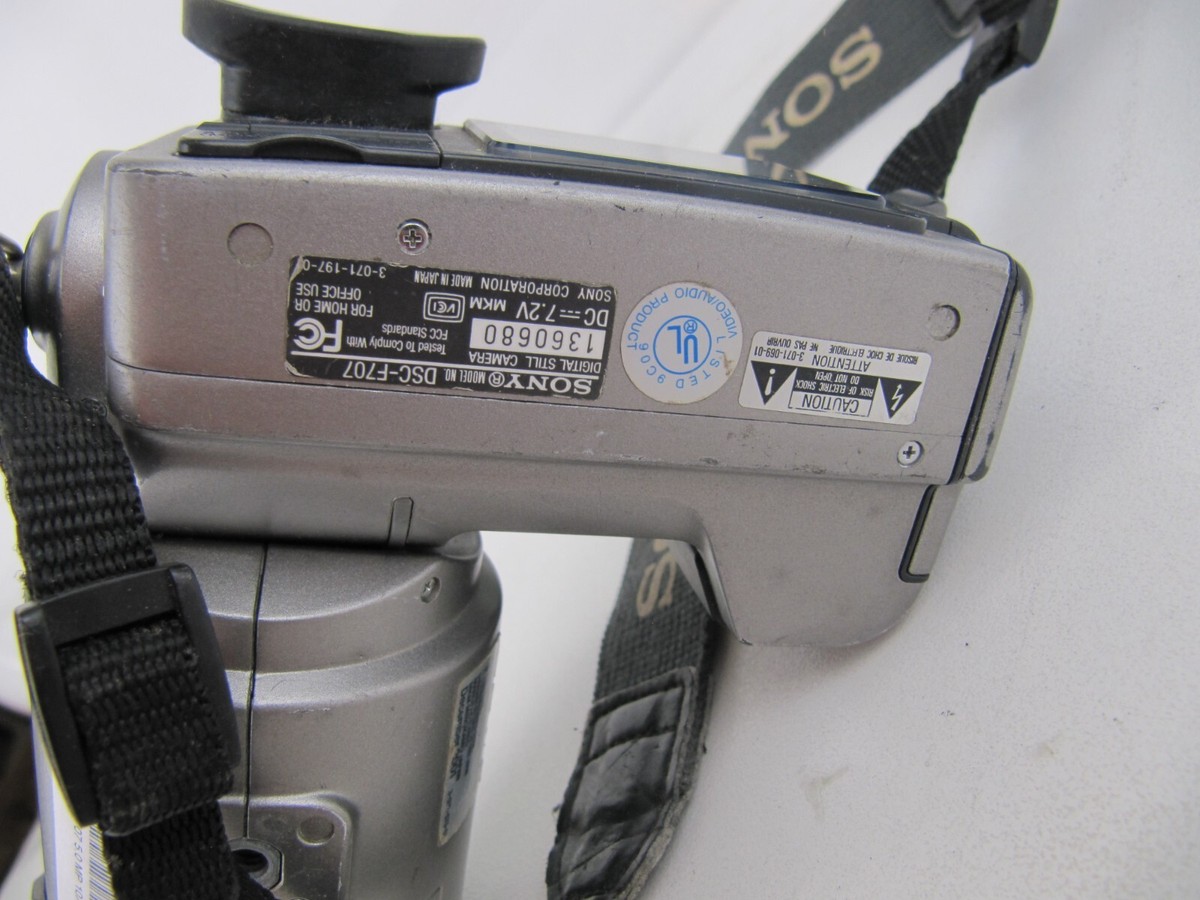 SONY DSC-F707 DIGITAL CAMERA 5.0 MP CYBERSHOT CARL ZEISS