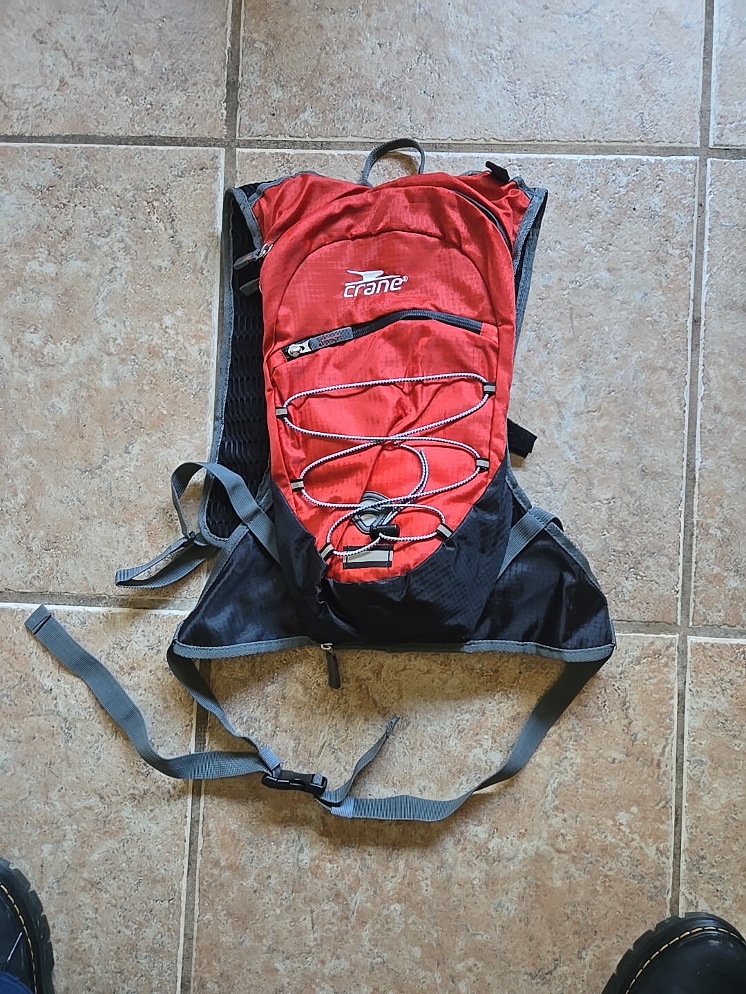 Crane Backpack hiking Climbing Outdoors Sports Trail Biking Red LOTS OF ROOM