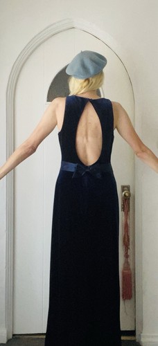 Lavandería. Precioso Maxi Vestido Glam Terciopelo Poli Azul Profundo Espalda Abierta. Med - Imagen 4 de 4