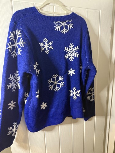 Cupcakes & Cashmere White Snowflake Blue Crew Neck Sweater - Size XL - Picture 5 of 5