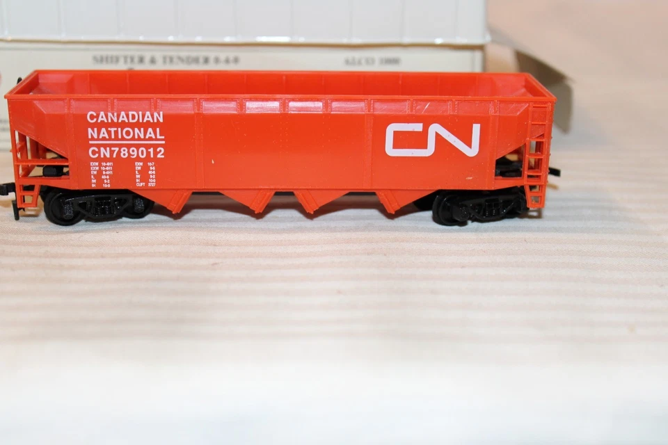 HO Scale Model Power, 4 Bay Hopper, Canadian National, #789012 Orange - 8052 - Image 3 of 3