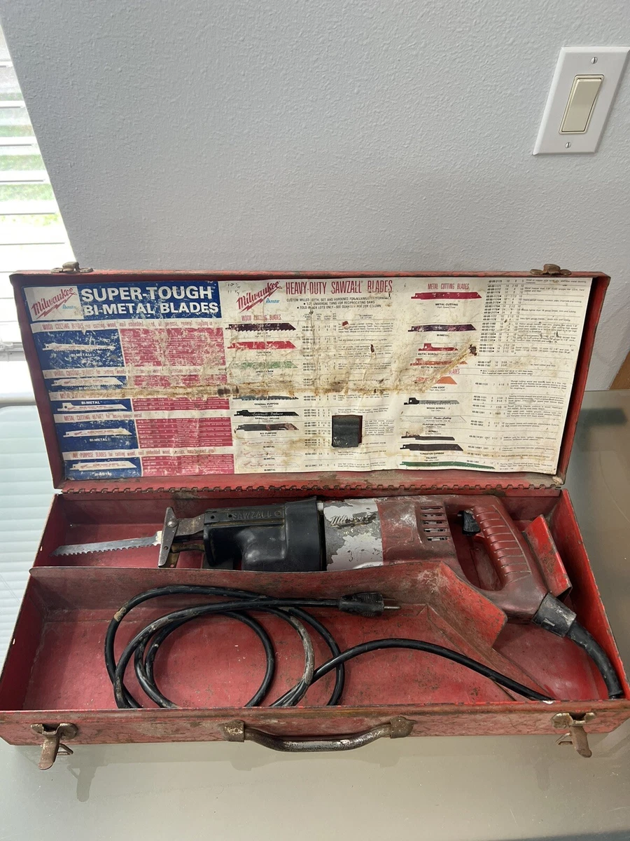 Milwaukee SAWZALL 6507 w Steel Case working condition