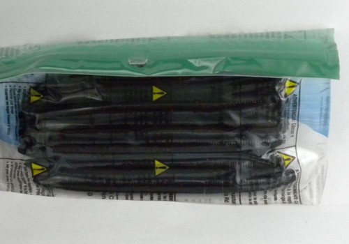 Gary Yamamoto 9-10-051 5" Senko Worm Color Black with Small Red Flakes 10CT - Picture 2 of 2