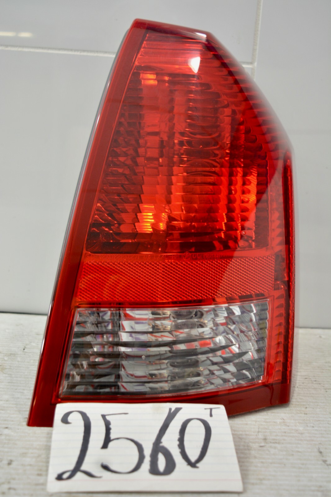 05 06 07 Chrysler 300 PASSENGER Side Tail Light 04805850AA Used Rear Lamp #2560T