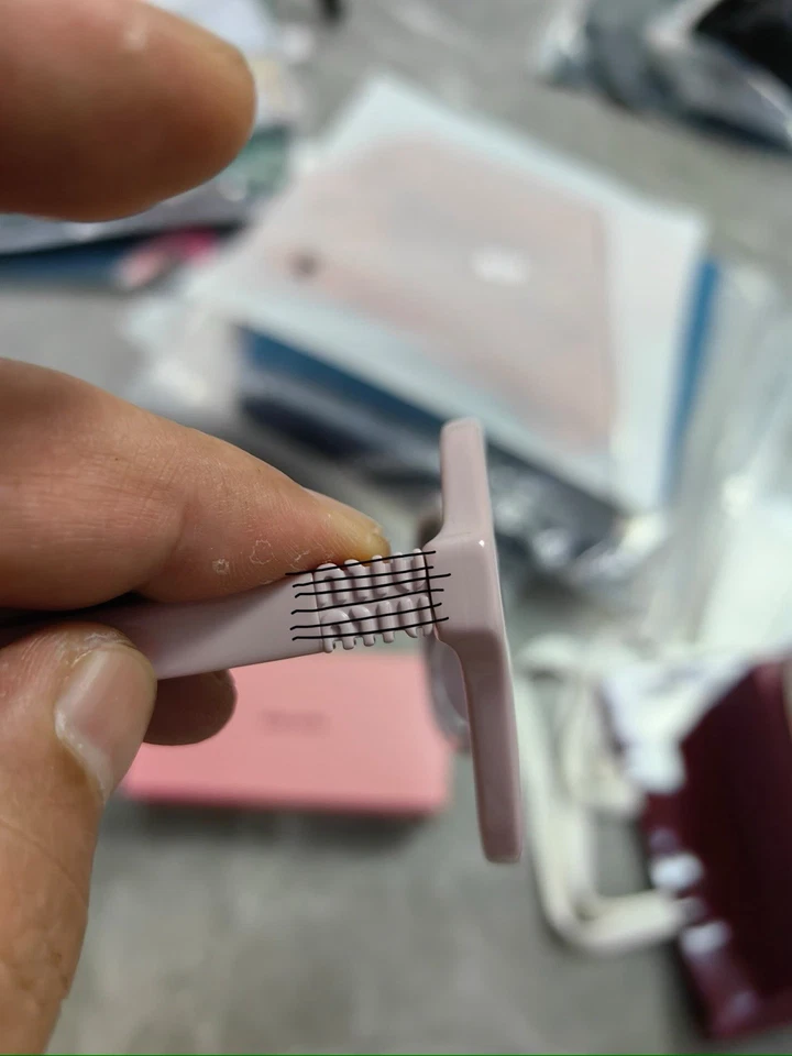 Розовые солнцезащитные очки женские квадратные линзы с мягким чехлом и тканью miu miu - Изображение 4 из 4