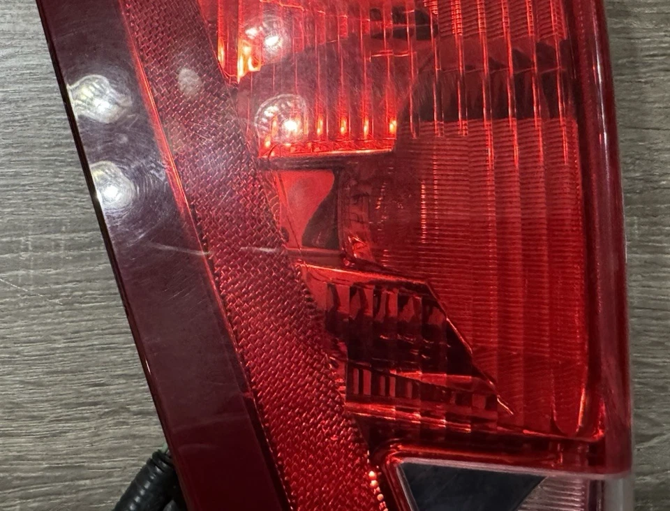 Cadillac Escalade EXT 2002-2006 conductor izquierdo izquierda luz trasera lámpara OEM Foto 4 de 4