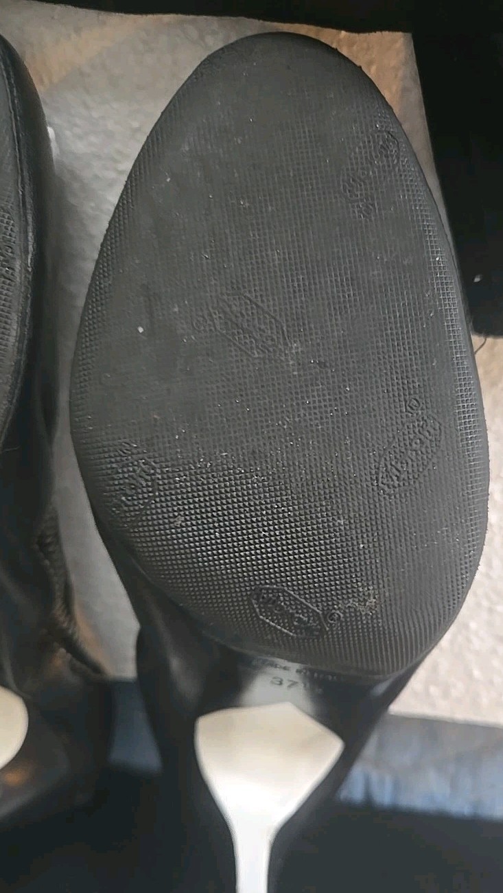 Authentic Chanel Leather Escarpin Cap Toe Pumps CC Logo Size 37.5 Black White thumbnail 19