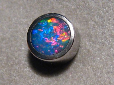Mehrfarbige runde Opal Ohrstecker, massiv 18 Karat Weißgold