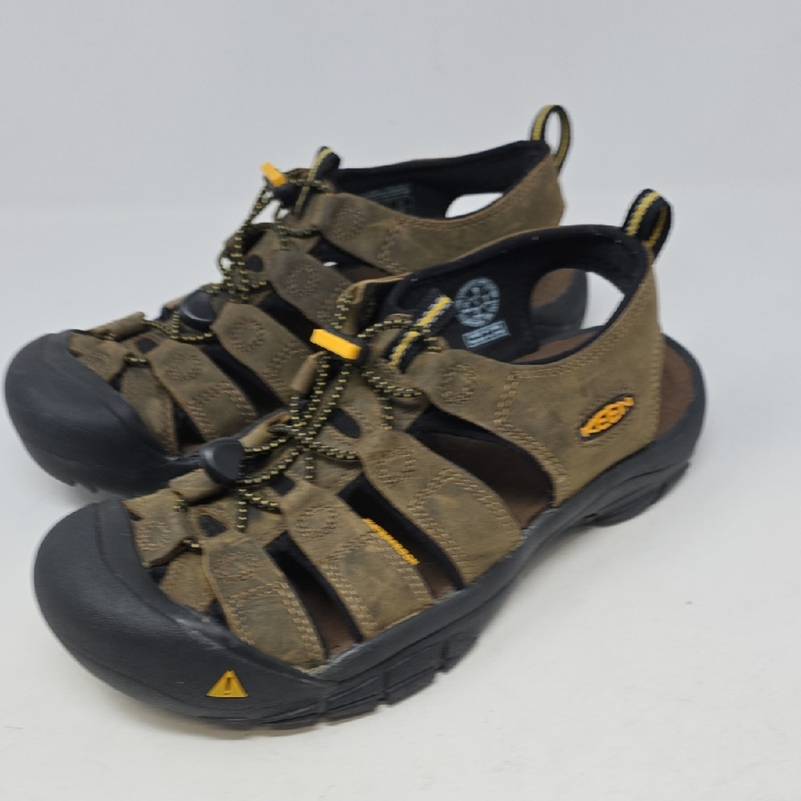 Sandali outdoor Keen Newport marroni e neri con design impermeabile uomo taglia 9