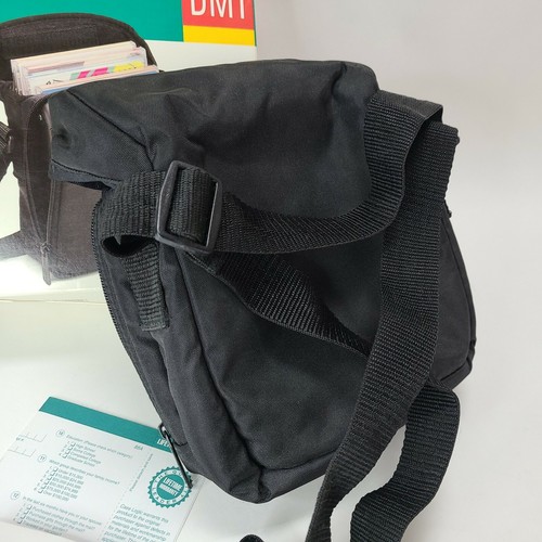 Case Logic DM1 CD Player Tote w/ Carrying Strap VTG Retro 1996 NOP - Picture 9 of 11