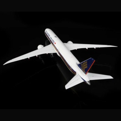 Modèle Avion Boeing 787-10 Singapore 9V-SCG 1/200 – Maquette Pré-montée Avec Support, 34 Cm