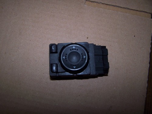 Schalter für Aussenspiegeleinstellung VW Golf 4 Bj.98 3B1959565B