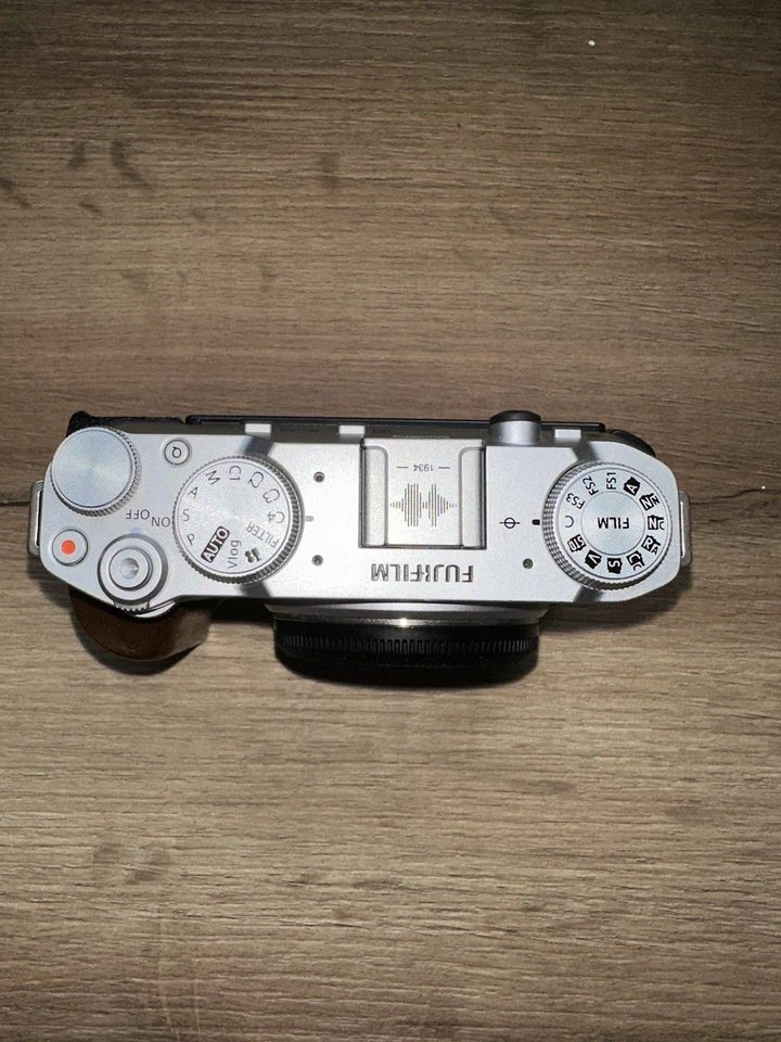 Fujifilm X-M5 silber near mint 2000 Auslösungen mit Smallrig Griff Set - Bild 4 von 4