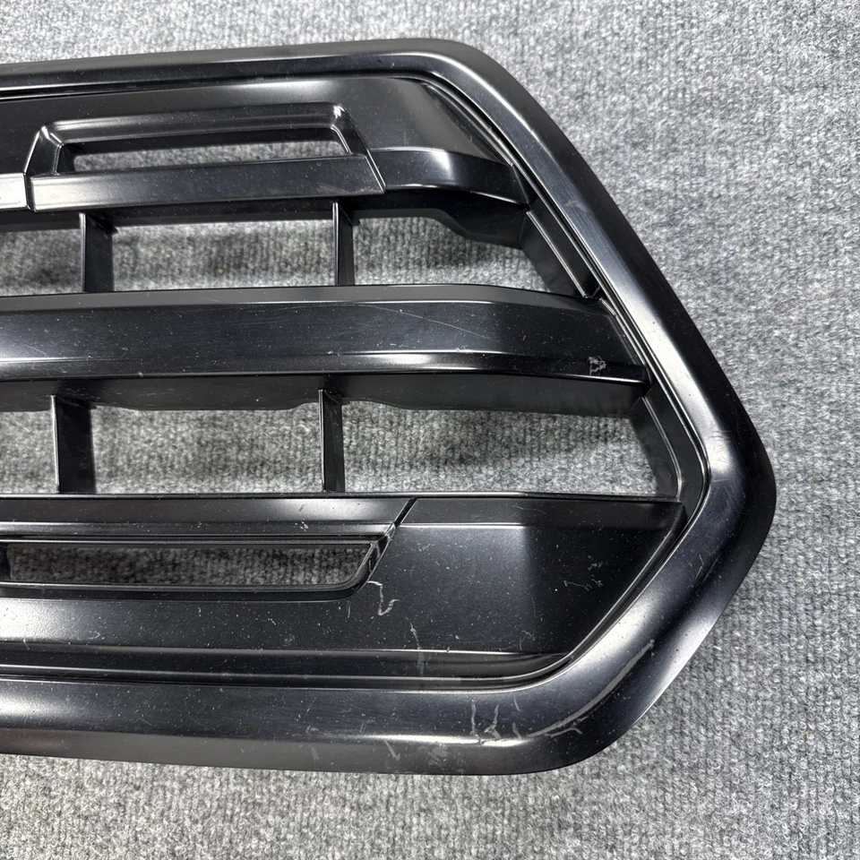 2016-2019 Toyota Tacoma Front Upper Grille w/Emblem & Trim - OEM No Broken Tabs - Image 4 of 4