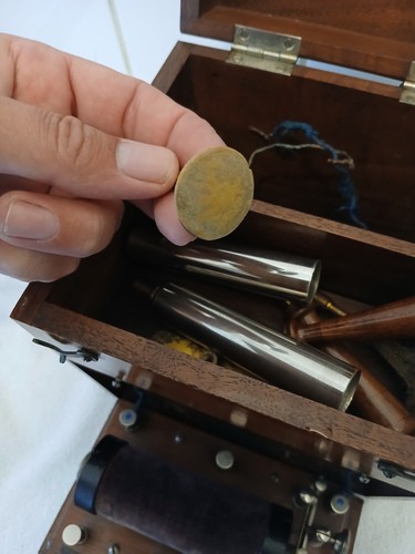 ANTIQUE ELECTRO SHOCK THERAPY MACHINE IN WOODEN BOX - Picture 8 of 21