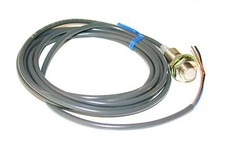 NEW OMRON INDUCTIVE PROXIMITY SWITCH 12-24 VDC  MODEL E2E-X2F1