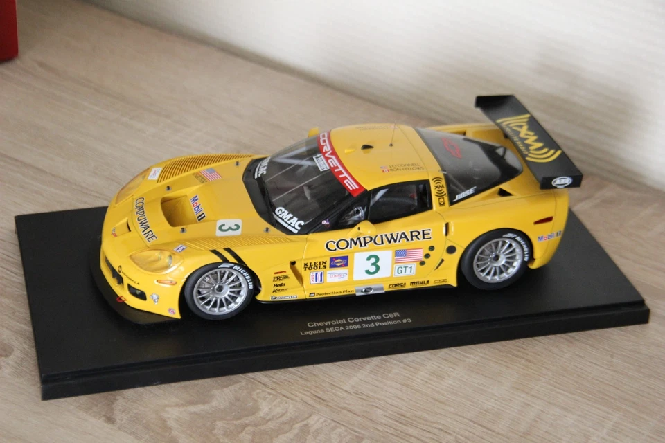 Chevrolet Corvette C 6R N°3 2éme Laguna Seca 2005 - AUTO ART 1/18 - Photo 3/4