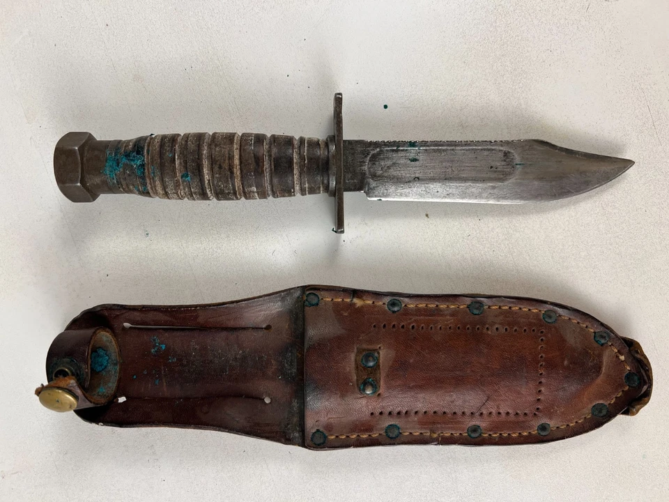 Faca de luta de sobrevivência vintage Camillus NY com bainha de couro original – Colle - Imagem 3 de 4