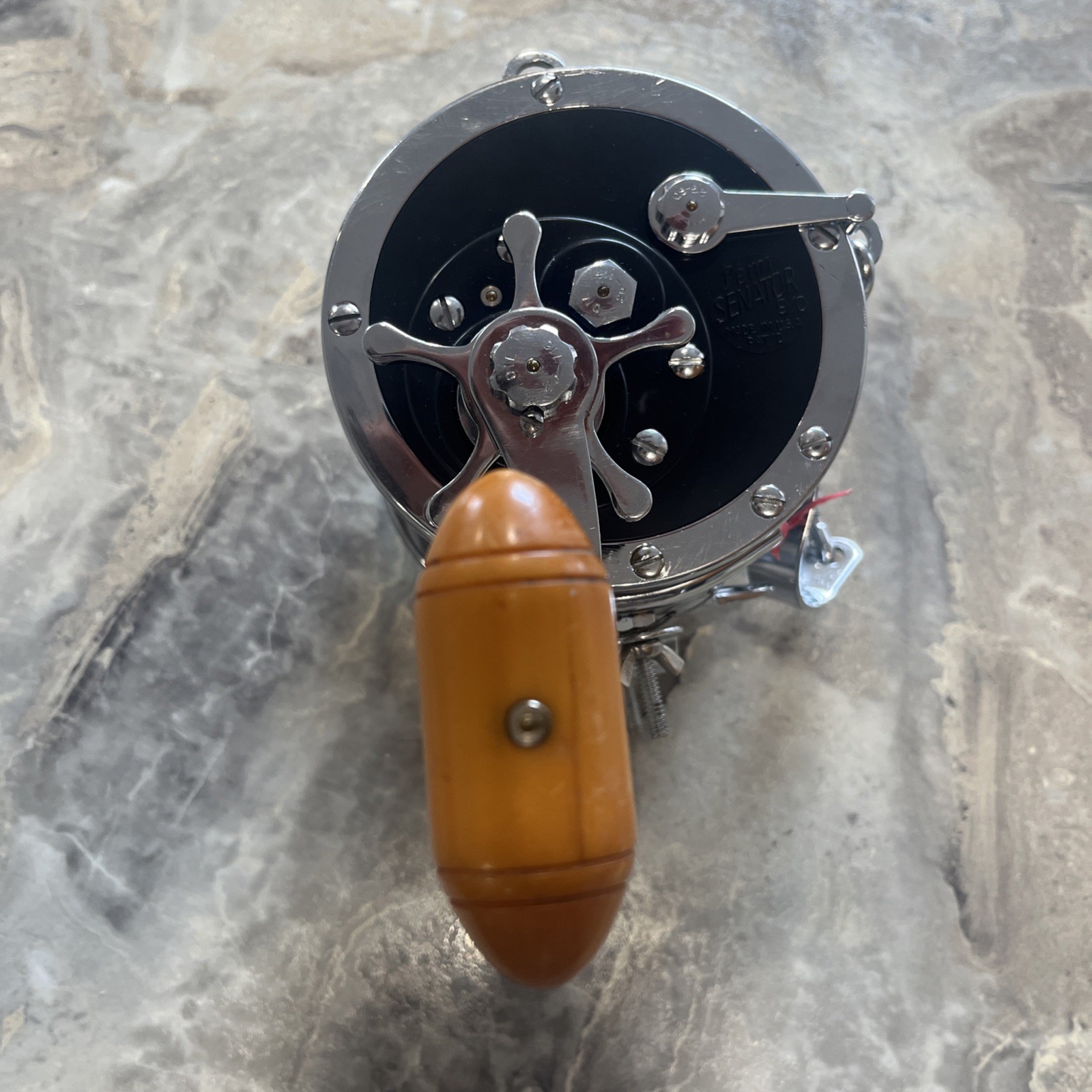 Vintage Penn 9/0 fishing reel with metal line (great conditi