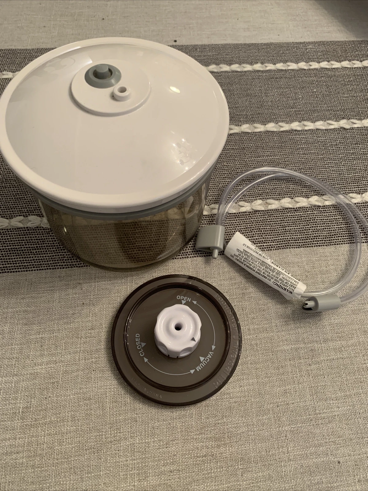 FoodSaver Snail Canister Set 50oz & Universal Lid/Hose Tubing