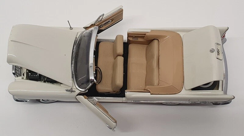 Danbury Mint 1/24 Scale Model Car 195-047 - 1957 Chrysler 300C Conv - White - Image 3 of 4