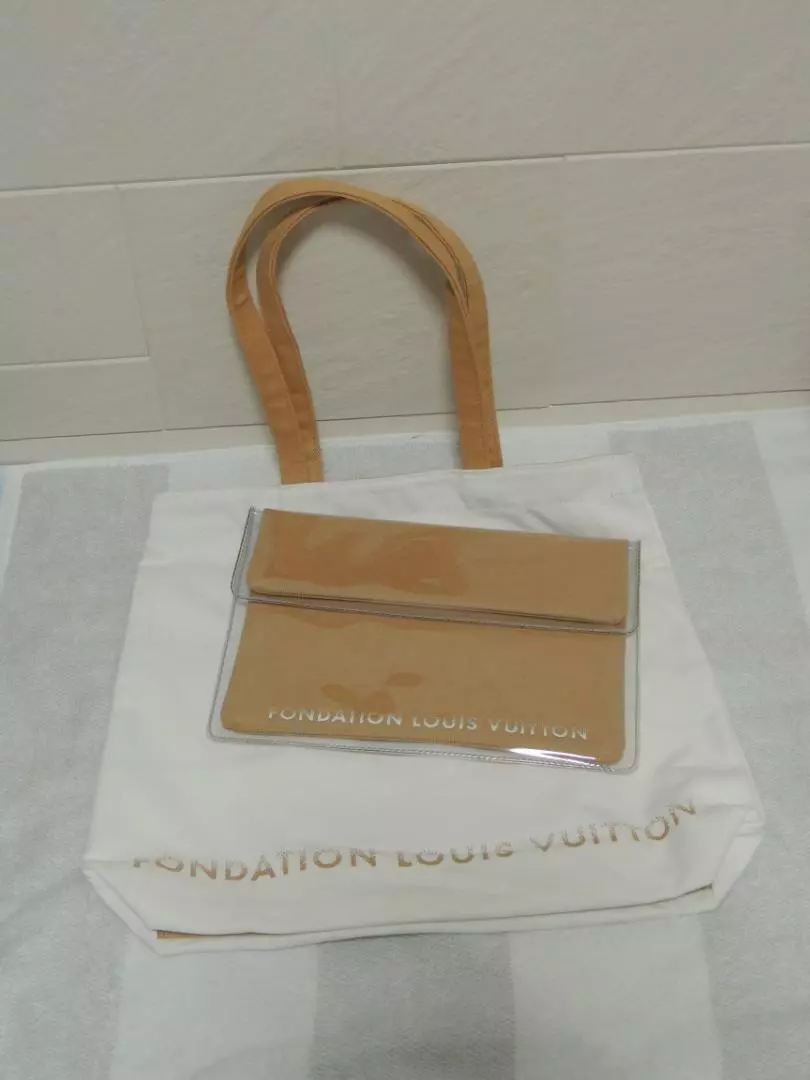 Shop Fondation Louis Vuitton Clutches (louisvuitton-clutch) by