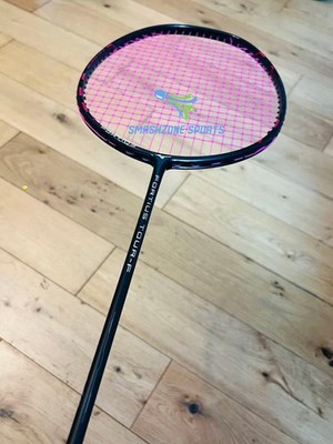 Badmintonschläger besaitet 24-26LBS zufällige Auswahl