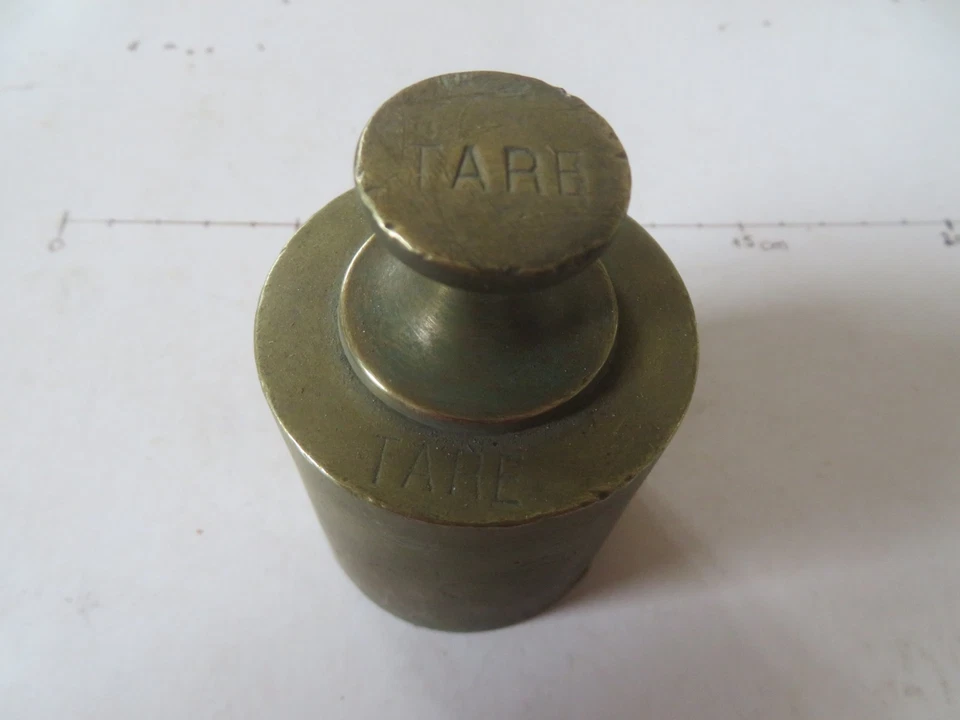 balance ancienne: poids tare de 1 kg en laiton rempli de billes en plomb - Photo 2/4