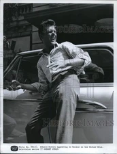 1985 Press Photo Actor Edward Byrnes stars on "77 Sunset Strip" - pip15223