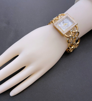 Elizabeth Taylor White Diamonds Womens Goldtone Quartz  display picture 2