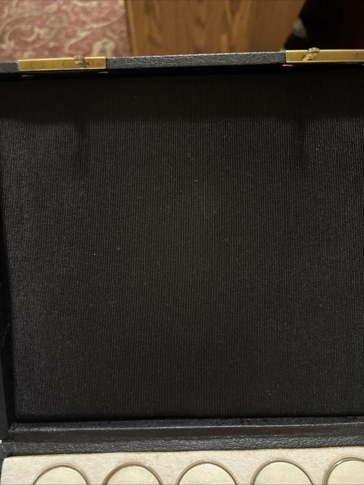 Juego de 25 tarros de gemas de joyería (1,25" d.) en almacenamiento estuche forrado con cierre de exhibición Foto 4 de 4