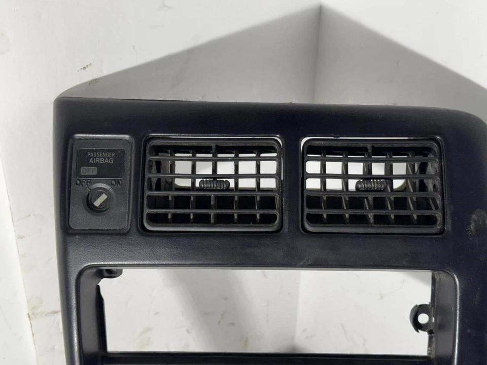 98-04 Toyota Tacoma tablero radio bisel OEM tablero ventilaciones embellecedor cubierta cenicero Foto 2 de 4