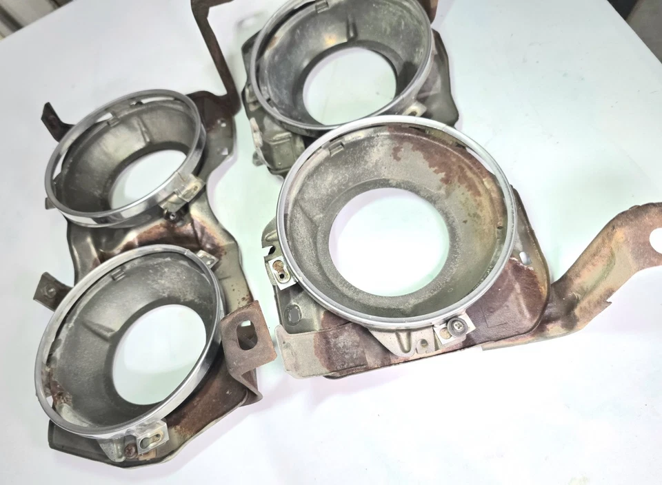 Toyota Celica 1978-1981 Liftback faros soportes cucharones y biseles de ajuste Foto 3 de 4