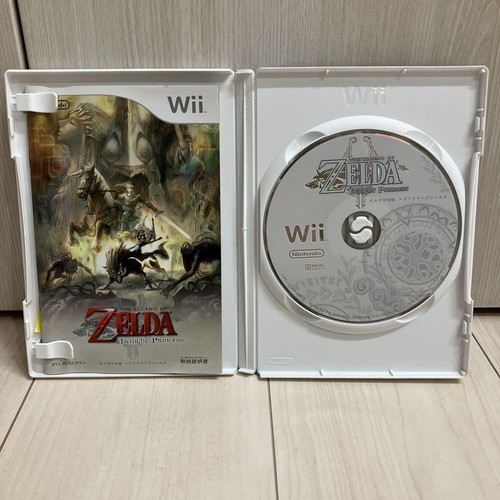 The Legend of Zelda Twilight Princess Nintendo Wii Action RVL-P-RZDJ w/Case JP 8 - Picture 3 of 3