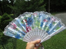 HAND FAN 18th C COLONIAL SILVER SHIMMER BLUE/GREEN ROSE LACE SCALLOPED WHITE iCE
