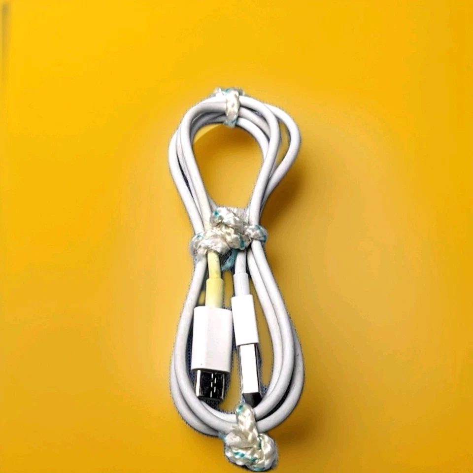 Google Chromecast 4th Gen HD with Google TV - Lightly used - With Remote - Image 3 of 4