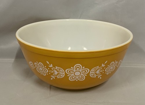 Pyrex Butterfly Gold 2 ½ Quart Mixing Bowl # 403 - Picture 6 of 6