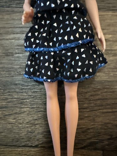 Bambola Barbie originale capelli biondi con vestito blu e nero 2015 bambola Mattel - Foto 5 di 17